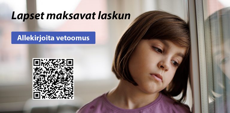 Lapsi ikkunalla, QR-koodi ja teksti "Lapset maksavat laskun Allekirjoita vetoomus".